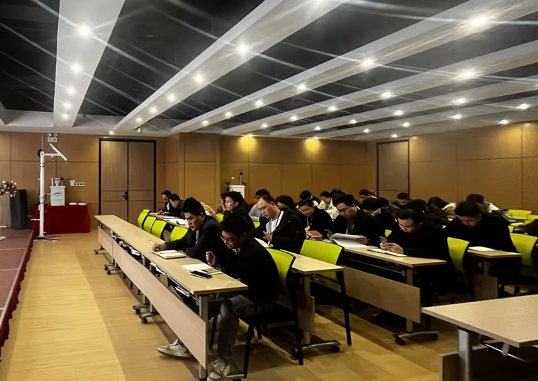 深化解决方案能力，赋能客户服务